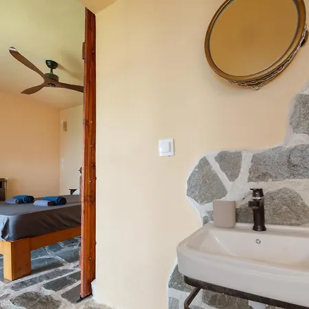 Holiday home & Blue Experience Mola Kalyva